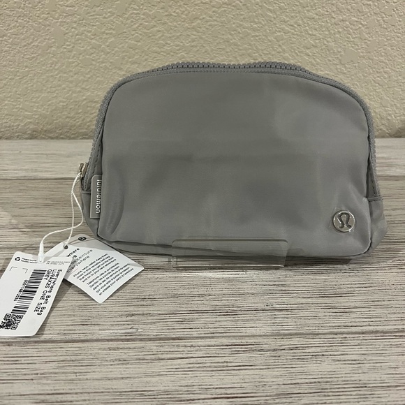 Lululemon Grey Belt Bag NWT - Picture 2 of 3